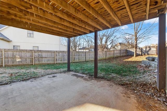 1008 SW Pacific Drive, Lee's Summit, MO 64081