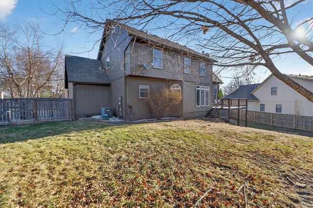 1008 SW Pacific Drive, Lee's Summit, MO 64081