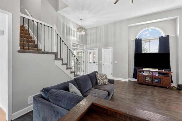 1008 SW Pacific Drive, Lee's Summit, MO 64081