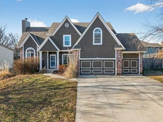 1008 SW Pacific Drive, Lee's Summit, MO 64081