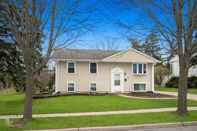1013 SUNNYDALE Boulevard, Streamwood, IL 60107