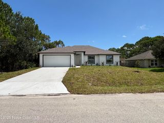 667 Tarr Avenue SW, Palm Bay, FL 32908
