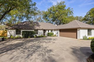 8906 Monticello Drive, Granbury, TX 76049
