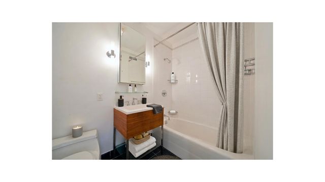 426 W 58TH Street PH2, New York City, NY 10019