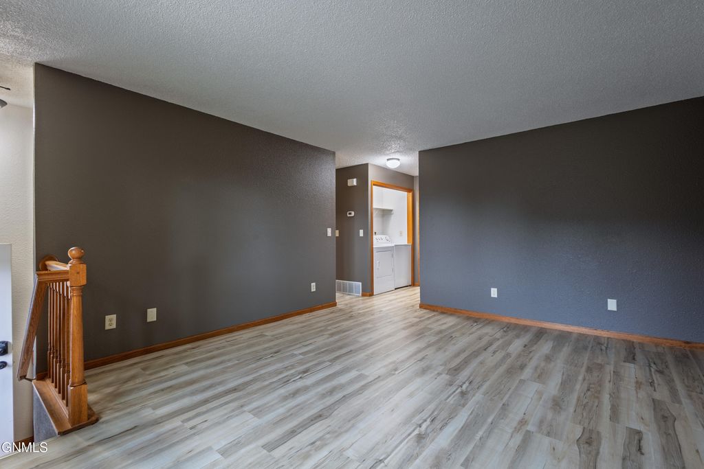 211 14th Street NE, Mandan, ND 58554 photo 5