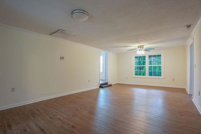 423 Carolina Dr, Spartanburg, SC 29306