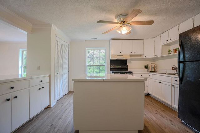 423 Carolina Dr, Spartanburg, SC 29306