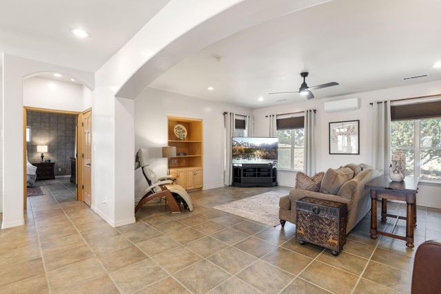 31 Sinagua Road, Placitas, NM 87043
