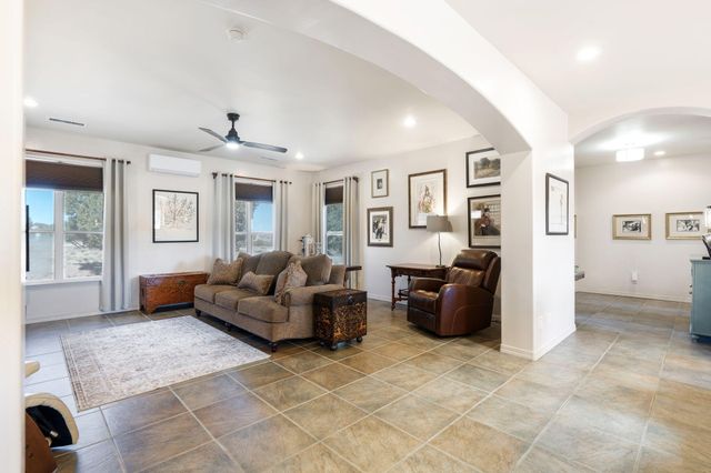 31 Sinagua Road, Placitas, NM 87043