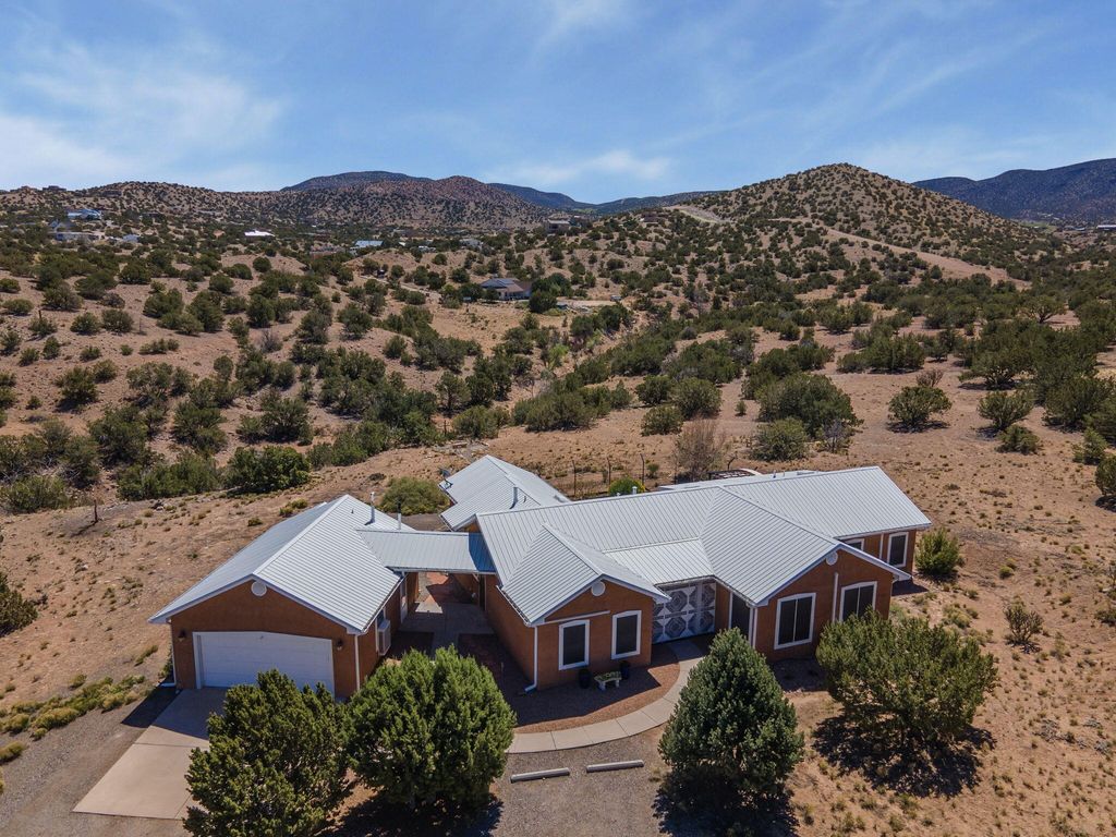 31 Sinagua Road, Placitas, NM 87043