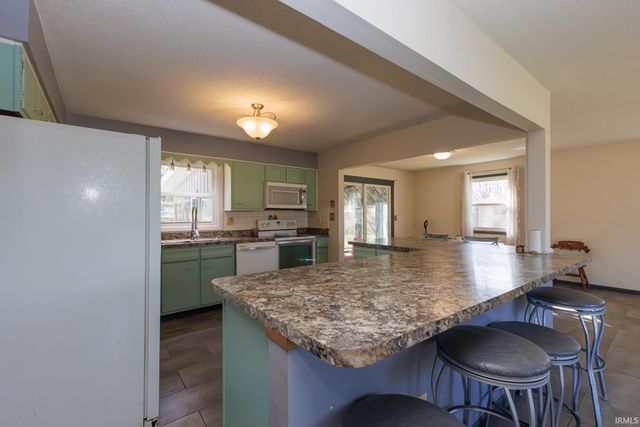 5822 W Hellis Drive, Muncie, IN 47304