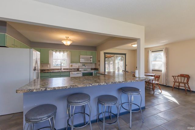 5822 W Hellis Drive, Muncie, IN 47304