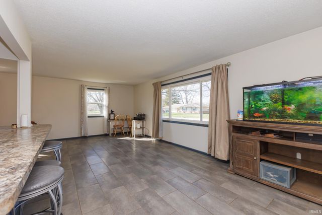 5822 W Hellis Drive, Muncie, IN 47304