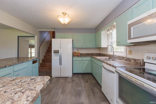 5822 W Hellis Drive, Muncie, IN 47304