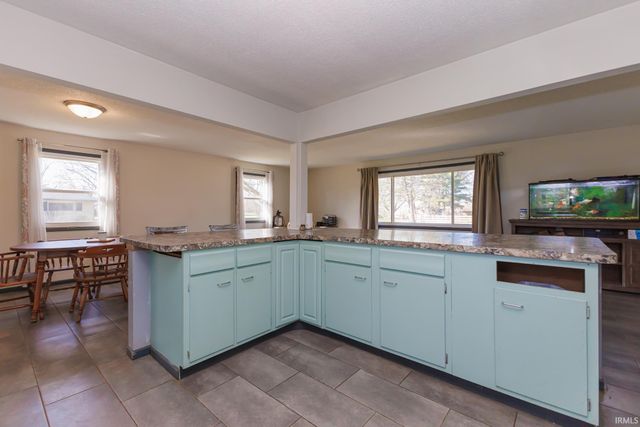 5822 W Hellis Drive, Muncie, IN 47304