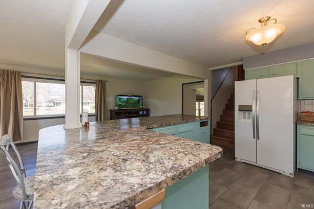 5822 W Hellis Drive, Muncie, IN 47304