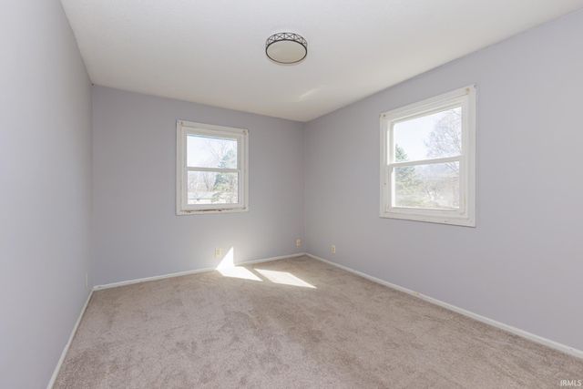 5822 W Hellis Drive, Muncie, IN 47304