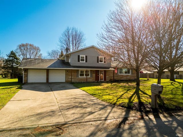 5822 W Hellis Drive, Muncie, IN 47304