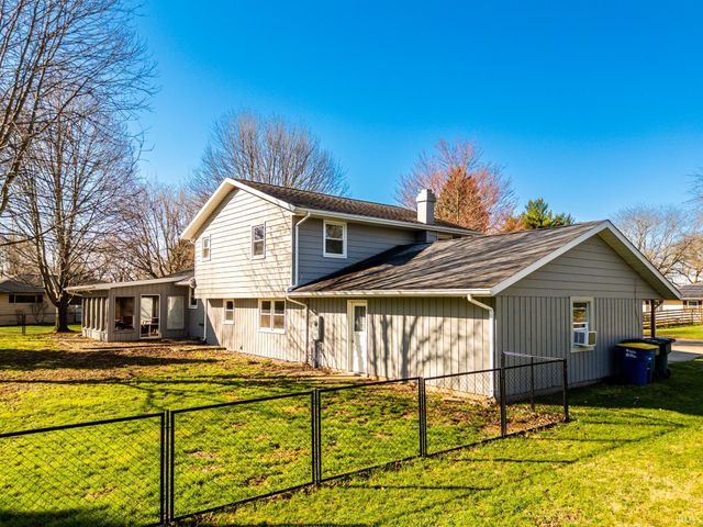 5822 W Hellis Drive, Muncie, IN 47304