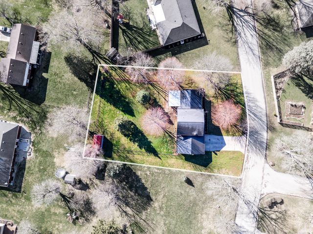 5822 W Hellis Drive, Muncie, IN 47304