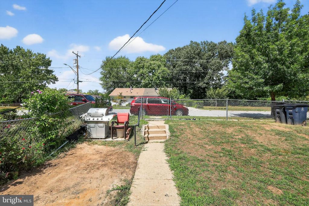 7805 OXMAN RD, Landover, MD 20785