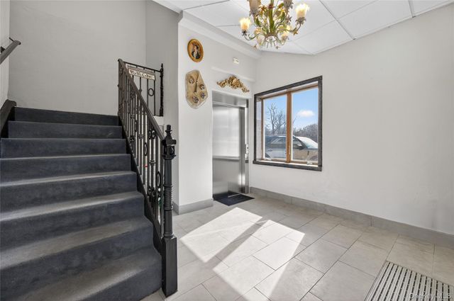 24 Bayville Avenue 1, Bayville, NY 11709