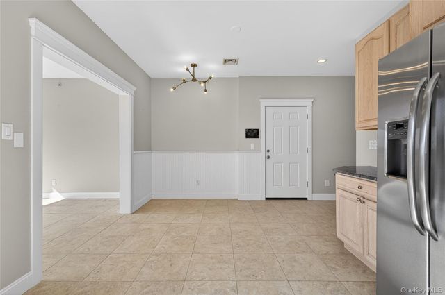 24 Bayville Avenue 1, Bayville, NY 11709