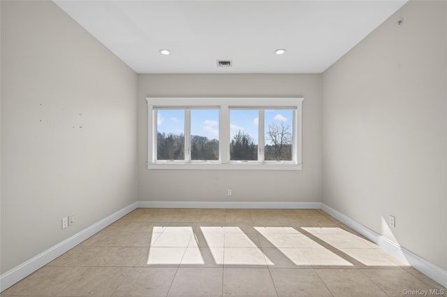 24 Bayville Avenue 1, Bayville, NY 11709