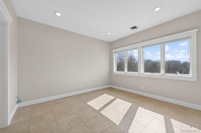 24 Bayville Avenue 1, Bayville, NY 11709