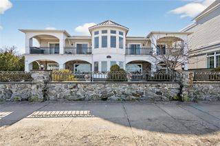 24 Bayville Avenue 1, Bayville, NY 11709