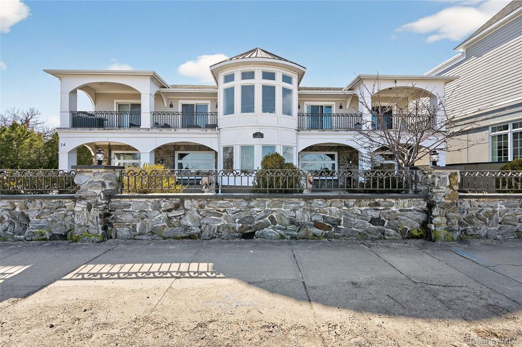 24 Bayville Avenue 1, Bayville, NY 11709