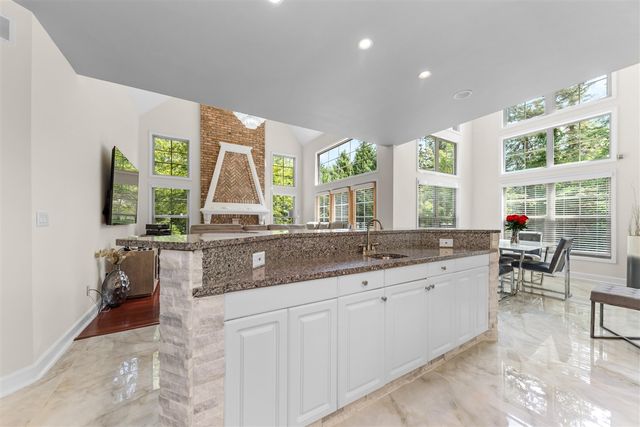 2086 Valleyview Drive, Ann Arbor, MI 48105