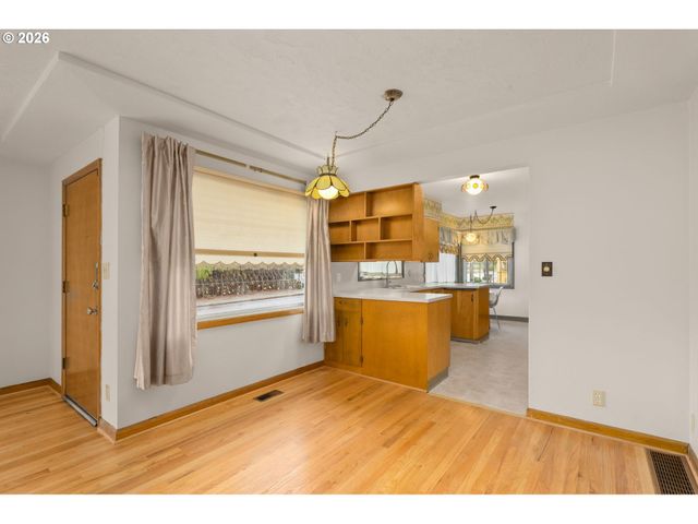 4212 Se GLENWOOD St, Portland, OR 97206