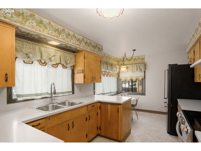 4212 Se GLENWOOD St, Portland, OR 97206