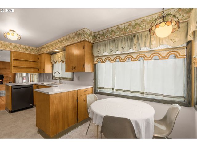 4212 Se GLENWOOD St, Portland, OR 97206