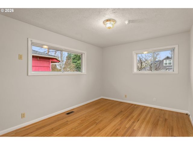 4212 Se GLENWOOD St, Portland, OR 97206