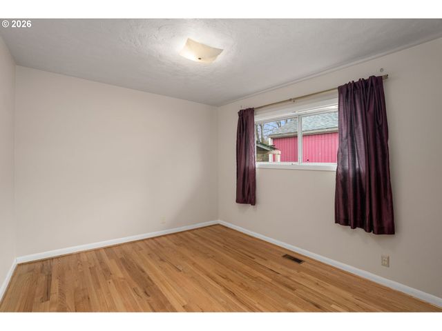 4212 Se GLENWOOD St, Portland, OR 97206