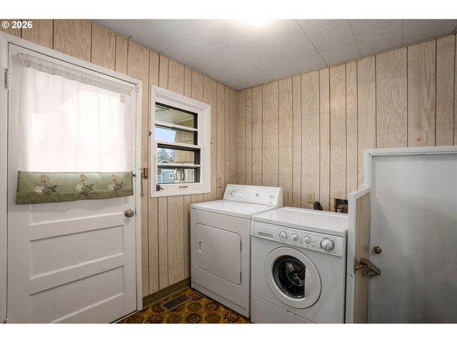 4212 Se GLENWOOD St, Portland, OR 97206