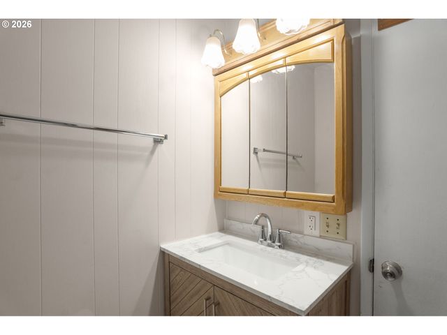 4212 Se GLENWOOD St, Portland, OR 97206