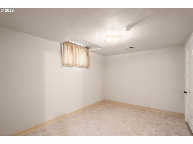 4212 Se GLENWOOD St, Portland, OR 97206