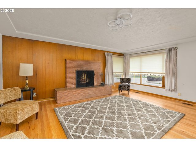 4212 Se GLENWOOD St, Portland, OR 97206