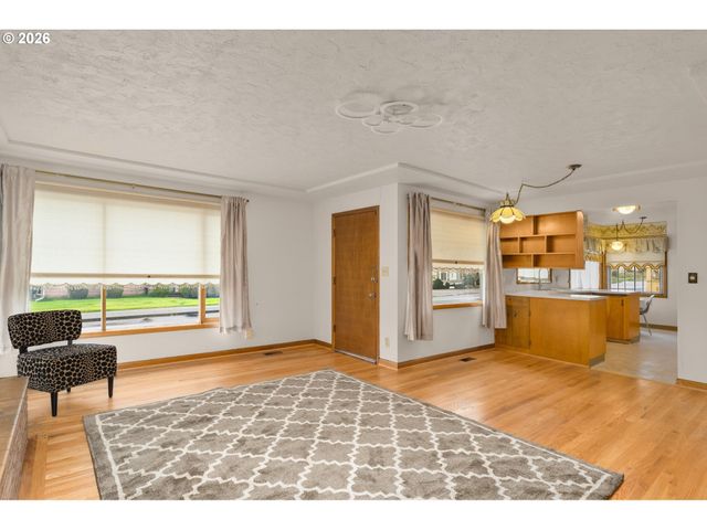 4212 Se GLENWOOD St, Portland, OR 97206