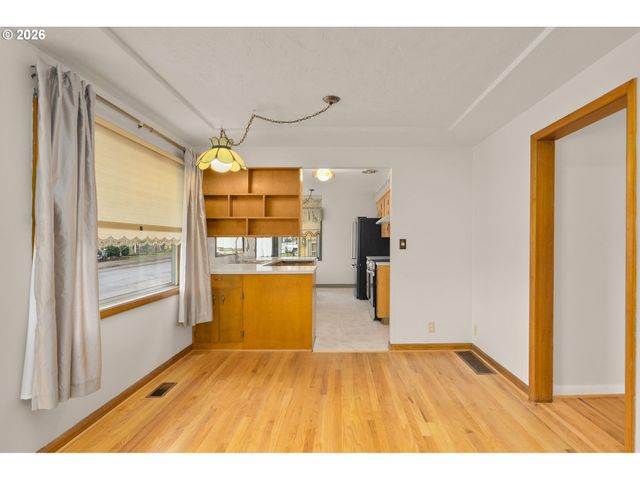 4212 Se GLENWOOD St, Portland, OR 97206