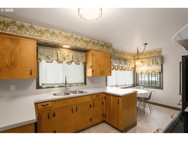 4212 Se GLENWOOD St, Portland, OR 97206