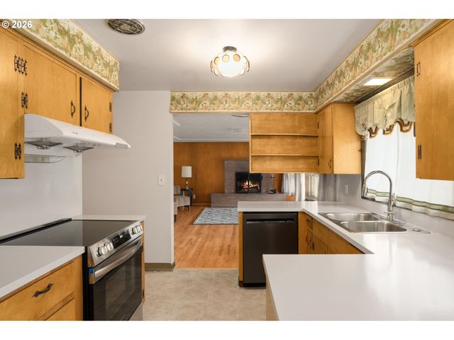 4212 Se GLENWOOD St, Portland, OR 97206