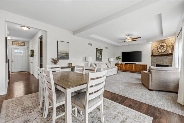 1298 Juniper LANE, Oconomowoc, WI 53066
