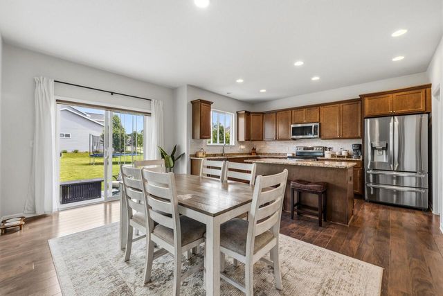 1298 Juniper LANE, Oconomowoc, WI 53066