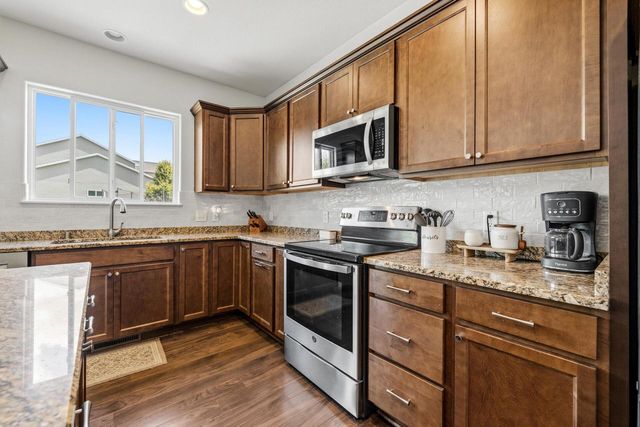 1298 Juniper LANE, Oconomowoc, WI 53066