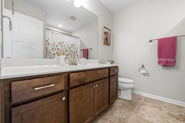 1298 Juniper LANE, Oconomowoc, WI 53066