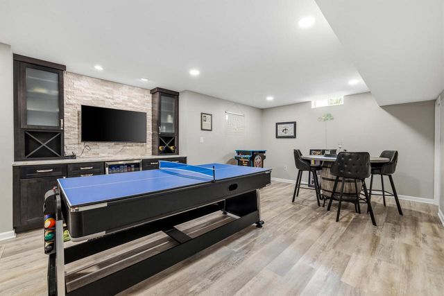 1298 Juniper LANE, Oconomowoc, WI 53066